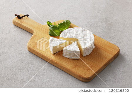 Camembert cheese 120816200