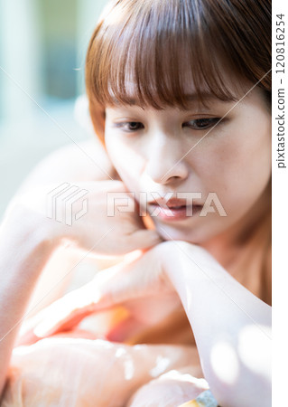 Young woman with short bob Young woman with short bob 120816254