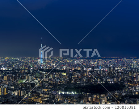 從池袋/東京，日本陽光 60 展望台看到的東京晴空塔夜景 120816381