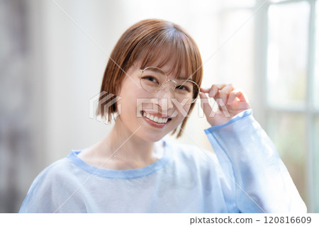 A young woman with a feminine short bob A young woman with a feminine short bob 120816609