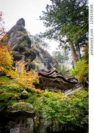 秋季榛名神社三龍門和三方岩 秋季榛名神社三龍門和三方岩 120816696