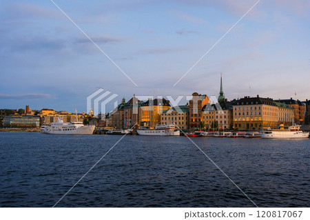 Lake and Gamla Stan, the old town of Stockholm, Sweden, at dusk 120817067