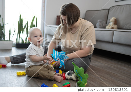 Engaging Playtime Activities to Enjoy with Your Toddler and Parent at Home Together 120818891