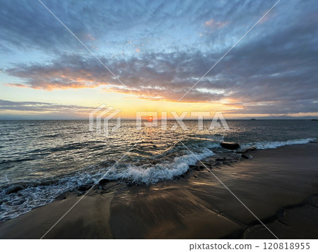在海上日落 在海上日落 120818955