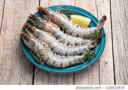 Raw big tiger ( king ) shrimps photography . Top view Raw big tiger ( king ) shrimps photography . Top view 120819555