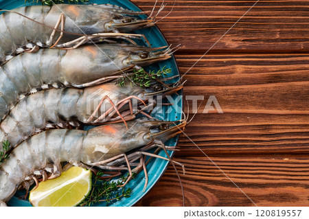 Raw big tiger ( king ) shrimps photography . Top view 120819557