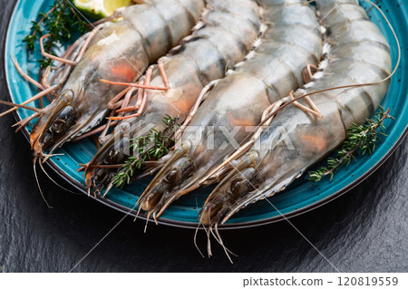 Raw big tiger ( king ) shrimps photography . Top view 120819559