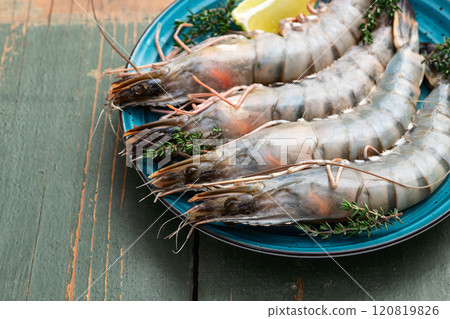 Raw big tiger ( king ) shrimps photography . Top view 120819826