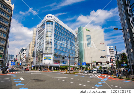 Shinjuku 4-chome intersection, Shinjuku Ward, Tokyo 120820178
