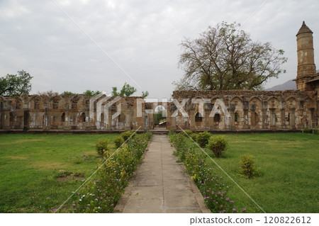 Jami Masjid in Champaner-Pavagadh Archaeological Park, a World Heritage Site in India 120822612