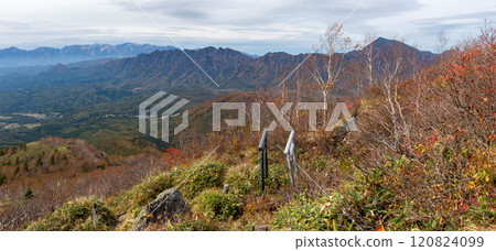 Autumn scenery from the summit of Mt. Iizuna: Spectacular views of the Togakushi mountain range and the Northern Alps, Nagano City, Nagano Prefecture, Japan Autumn scenery from the summit of Mt. Iizuna: Spectacular views of the Togakushi mountain range and the Northern Alps, Nagano City, Nagano Prefecture, Japan 120824099