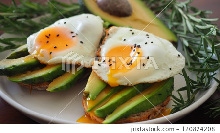 Breakfast sandwich with avocado and fried eggs 120824208