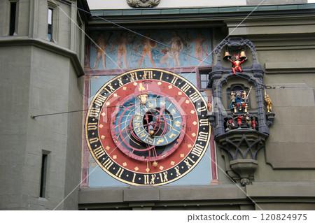 View of the old town of Bern, mechanical clock in the clock tower, Bern, Switzerland View of the old town of Bern, mechanical clock in the clock tower, Bern, Switzerland 120824975