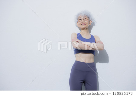 Senior women of sportswear 120825173