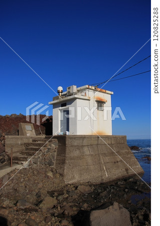 柏崎 柏崎潮汐站矗立在新潟縣鯨波漁港 120825288