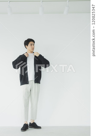 穿著隨意的商人 穿著隨意的商人 120825347