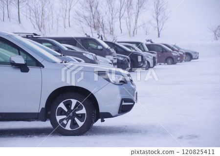 Parking lot of ski resort 120825411