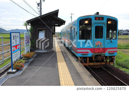HIMO 295-510 diesel railcar parked at Oribe Station on the Tarumi Railway 120825870