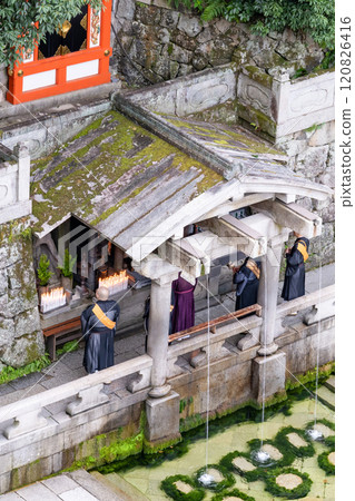 京都市清水寺音羽瀑布 120826416