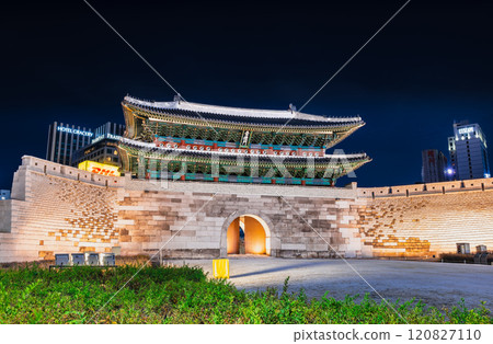 Seoul Namdaemun (Sungnyemun) night view 120827110