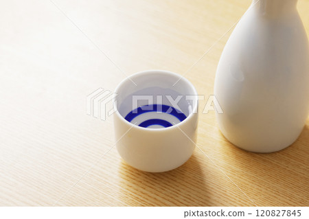 Sake poured into a tokkuri and ochoko 120827845