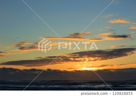 The sea illuminated by the morning sun 120828855