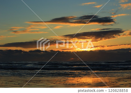 早晨太陽照亮的海 早晨太陽照亮的海 120828858