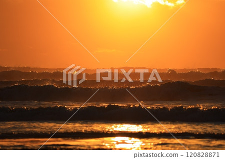The sea illuminated by the morning sun 120828871