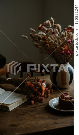 古董和乾燥花 120831244