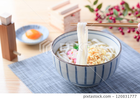 Tempura scraps udon (Tanuki udon) 120831777