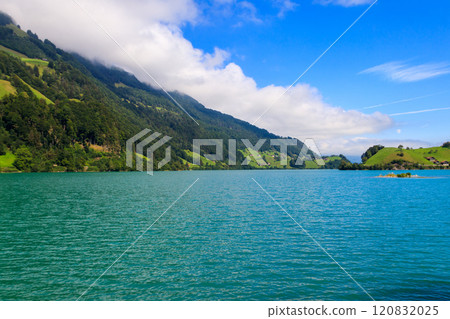 Scenic view of Lake Lungern in Obwalden canton, Switzerland 120832025