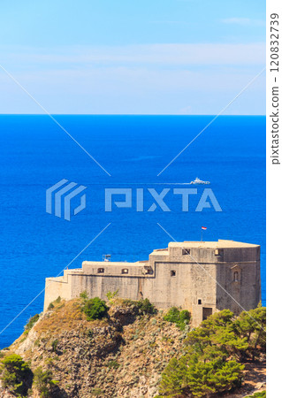 View of Lovrijenac fort and Adriatic sea in Dubrovnik, Croatia 120832739