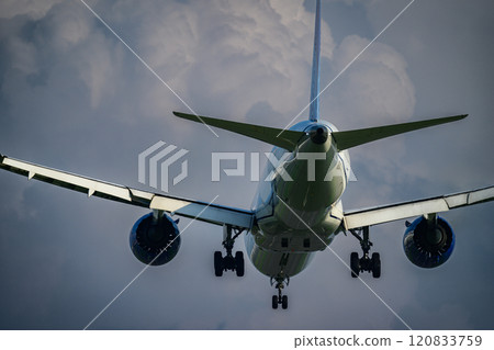 降落飛機 120833759