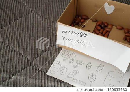 Crafts with acorns Crafts with acorns 120833780