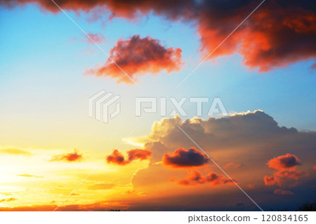 在埼玉縣川口市拍攝的夕陽天空的美景 在埼玉縣川口市拍攝的夕陽天空的美景 120834165