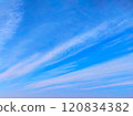 藍天白雲斜向伸展 120834382