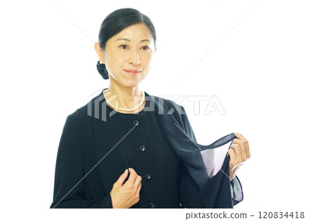 Middle-aged woman wearing summer mourning clothes Middle-aged woman wearing summer mourning clothes 120834418