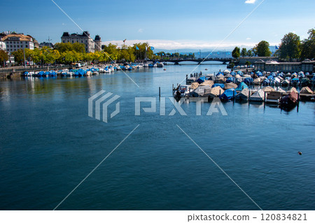 瑞士蘇黎世蘇黎世湖畔的蘇黎世市景觀 瑞士蘇黎世蘇黎世湖畔的蘇黎世市景觀 120834821