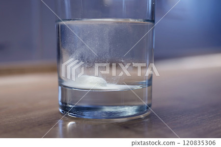 Fizzy tablet in glass of water 120835306