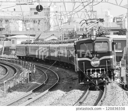 The Salon Express Soyokaze train runs on the Yokosuka Line 120836338