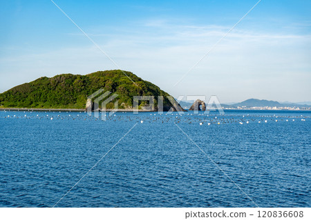 Scenery of Hanagurise (Megane Rock) on Ainoshima Island Scenery of Hanagurise (Megane Rock) on Ainoshima Island 120836608