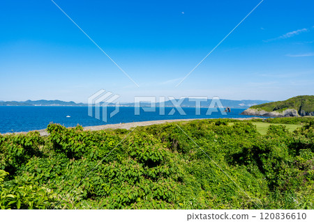 Scenery of Hanagurise (Megane Rock) on Ainoshima Island 120836610