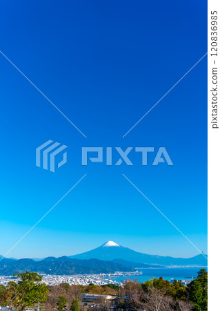 Mount Fuji in the blue sky as seen from Nihon-daira 120836985