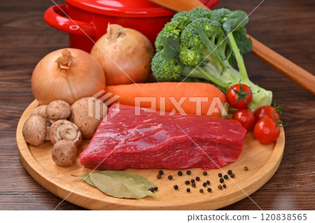 牛肉、牛腿肉、肉塊和燉牛肉菜餚的食材圖片。 120838565