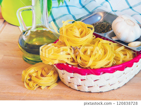 Italian Pasta tagliatelle, garlic and olive oil 120838728