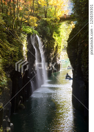 Takachiho Gorge in autumn Takachiho Gorge in autumn 120839301