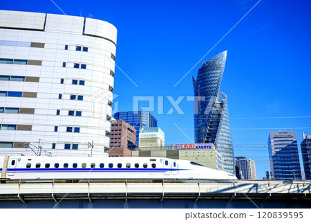 在名古屋市名古屋站附近行駛的東海道新幹線車輛 120839595