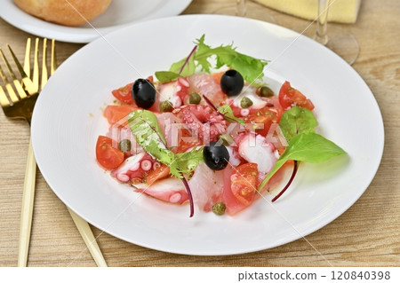 Carpaccio, carpaccio salad. Salmon, sea bream, octopus, cherry tomatoes, baby leaves, olive oil. Carpaccio, carpaccio salad. Salmon, sea bream, octopus, cherry tomatoes, baby leaves, olive oil. 120840398
