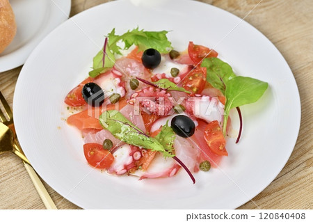 Carpaccio, carpaccio salad. Salmon, sea bream, octopus, cherry tomatoes, baby leaves, olive oil. Carpaccio, carpaccio salad. Salmon, sea bream, octopus, cherry tomatoes, baby leaves, olive oil. 120840408
