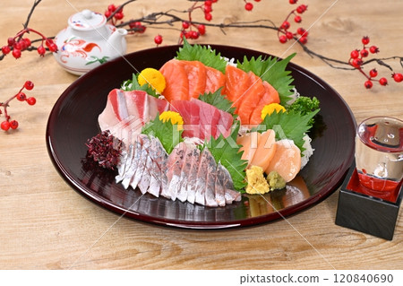 生魚片，生魚片，生魚片，生魚片，海鮮，日式料理。海鮮。 120840690